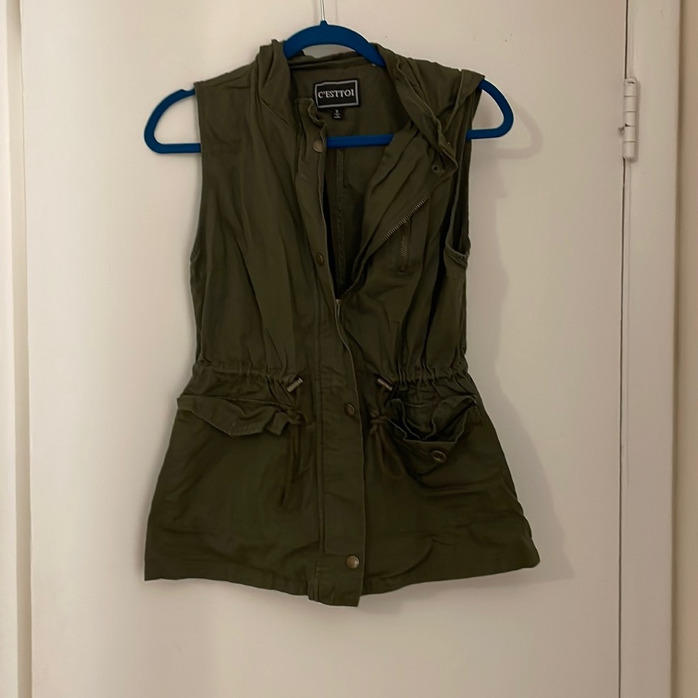 Hooded sleeveless utility jacket